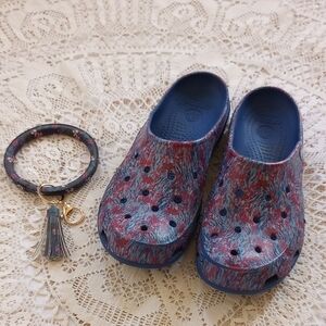 Crocs Clogs with Unbranded Keychain Bundle